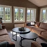 Modern And Cozy Near Slopes